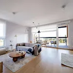Elite Beachside Luxury With Balcony شقة