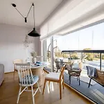 Elite Beachside Luxury With Balcony شقة