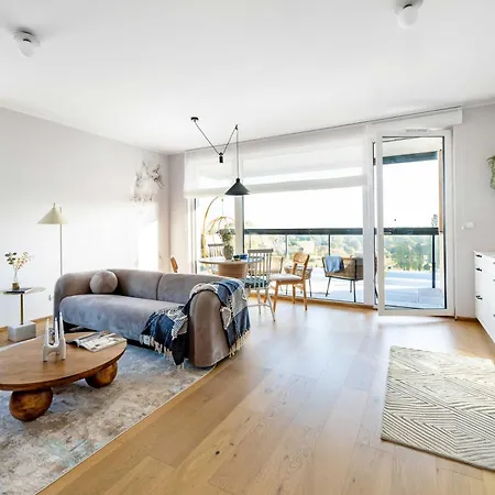 Elite Beachside Luxury With Balcony Apartment *