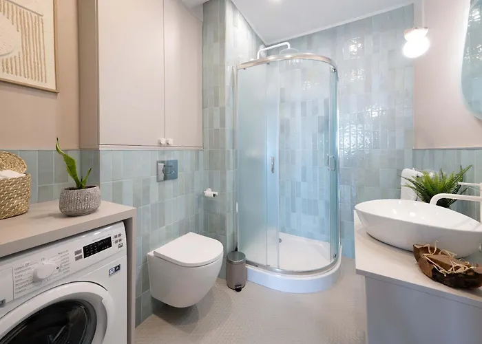 Daire Elite Beachside Luxury With Balcony