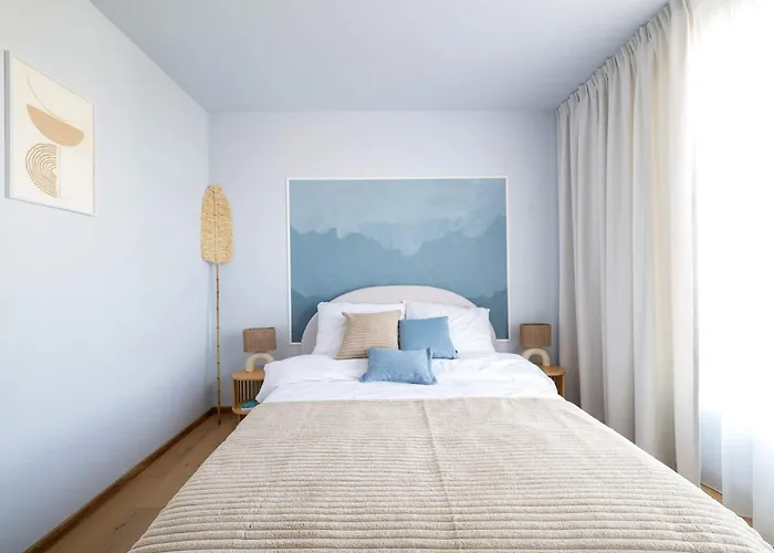 Daire Elite Beachside Luxury With Balcony